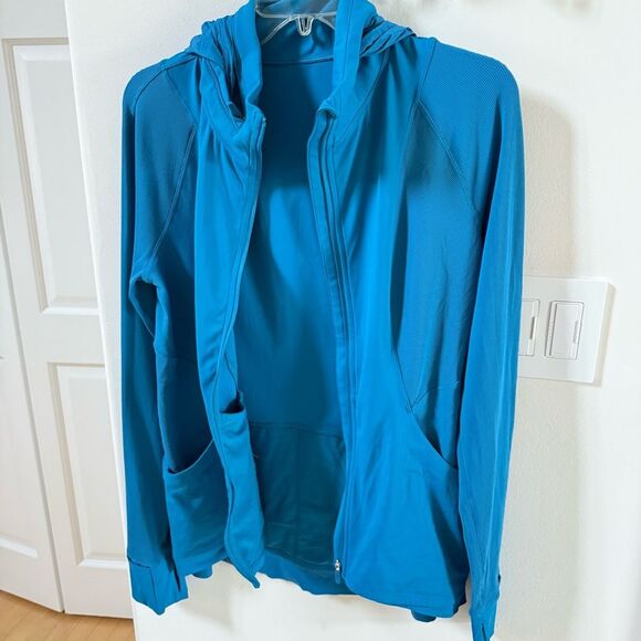 Lululemon Far and Free Jacket in Hawaiian Blue 12 - Picture 9 of 14